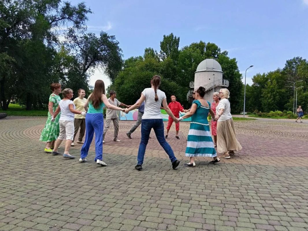 Вечер исторических танцев. 4 августа студия «Эхо времён» провела ещё один увлекательный вечер Вечер исторических танцев. 4 августа студия «Эхо времён» провела ещё один увлекательный вечер