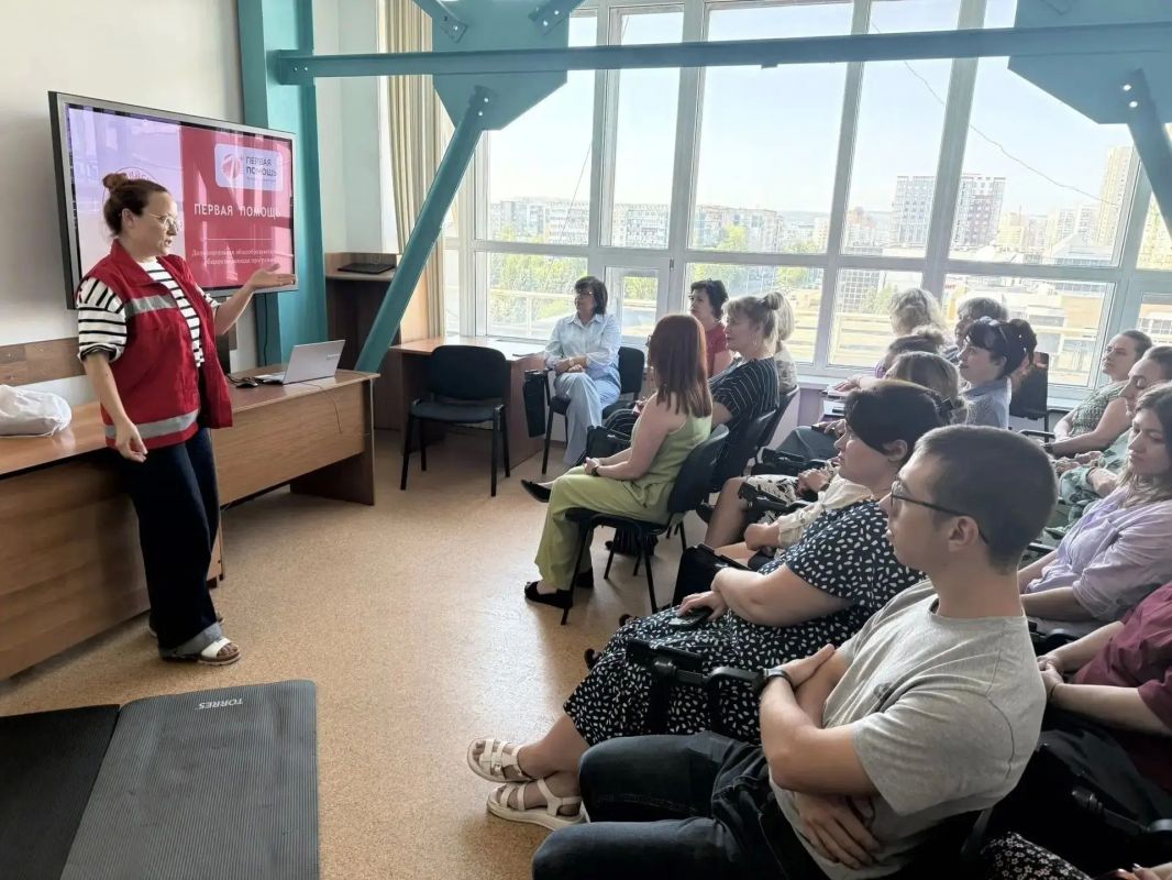 Знания, спасающие жизнь: сотрудники соцзащиты Новокузнецка повысили квалификацию по первой помощи Знания, спасающие жизнь: сотрудники соцзащиты Новокузнецка повысили квалификацию по первой помощи