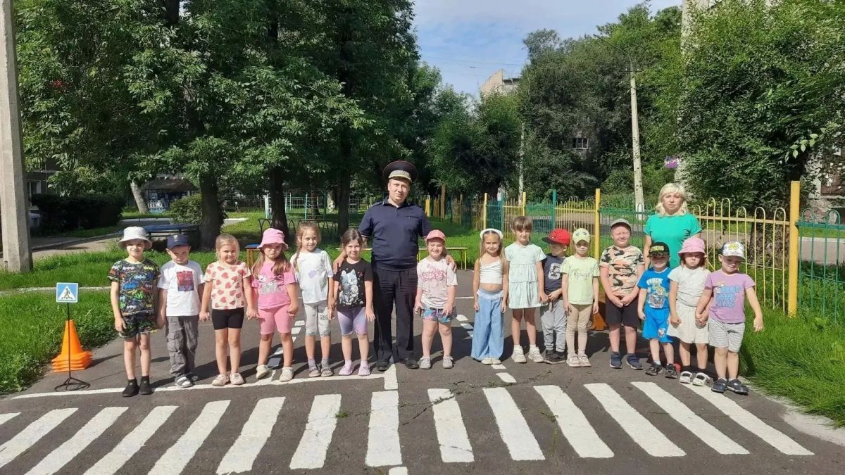 Сотрудники Госавтоинспекции Новокузнецка приняли участие в квест-игре «В стране дорожных знаков» Сотрудники Госавтоинспекции Новокузнецка приняли участие в квест-игре «В стране дорожных знаков»
