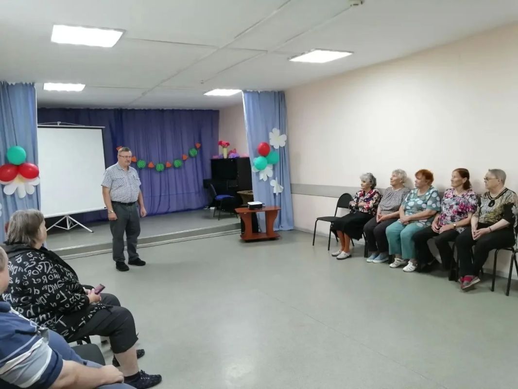Специалисты Защиты населения и территории провели цикл занятий для пожилых граждан Специалисты Защиты населения и территории провели цикл занятий для пожилых граждан