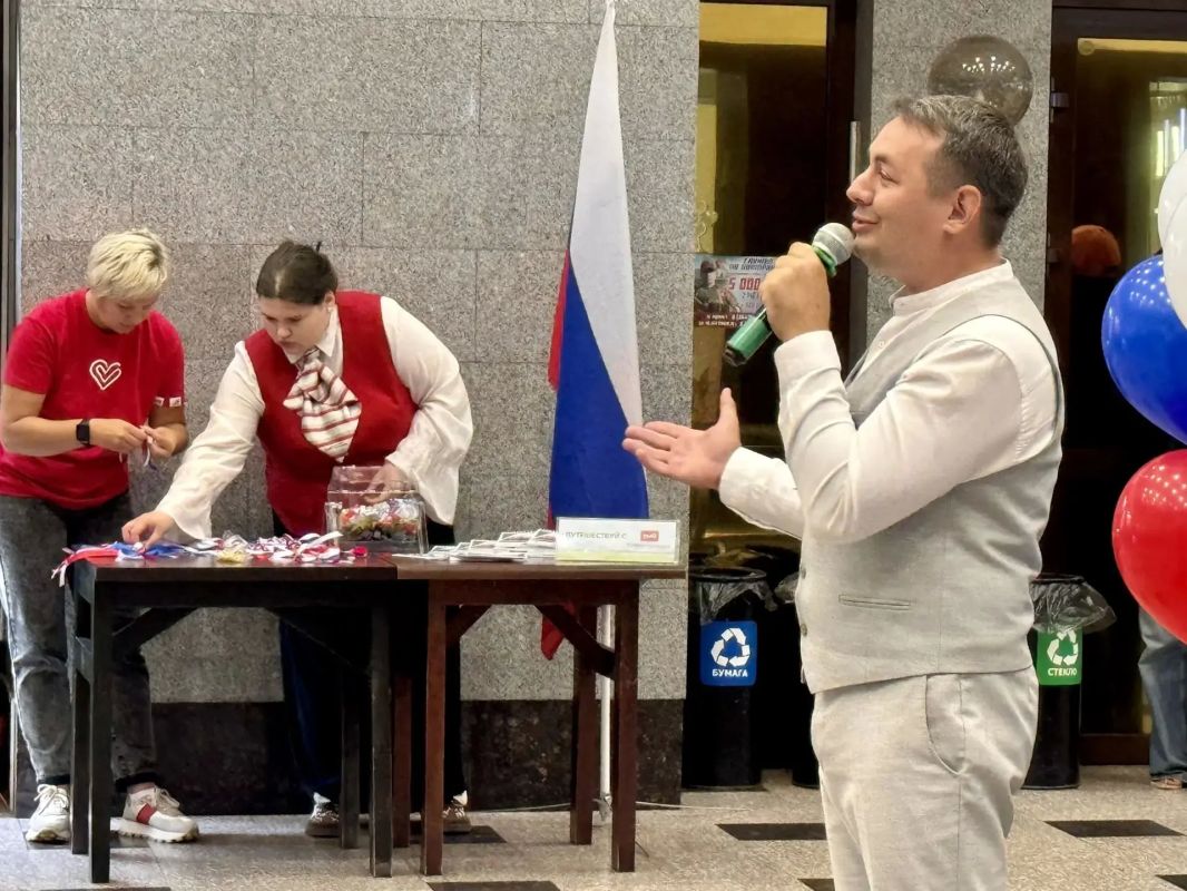 Сегодня Пригородный вокзал превратился в концертную площадку Сегодня Пригородный вокзал превратился в концертную площадку