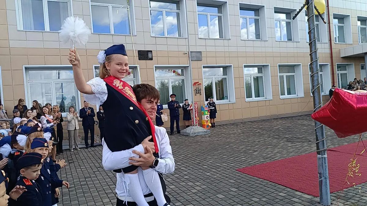 В Новокузнецке сотрудники СК России по Кузбассу приняли участие в торжественной линейке ко Дню знаний В Новокузнецке сотрудники СК России по Кузбассу приняли участие в торжественной линейке ко Дню знаний