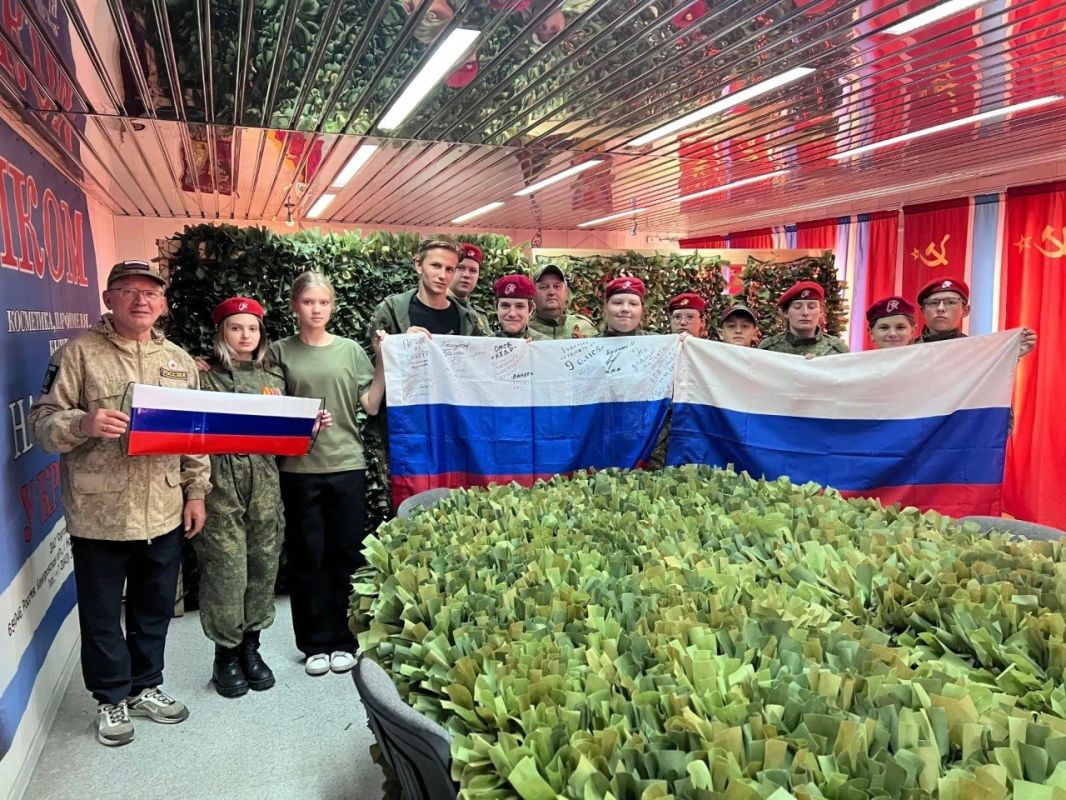 Юнармейцы отряда «Воевода» из Новокузнецка помогают бойцам