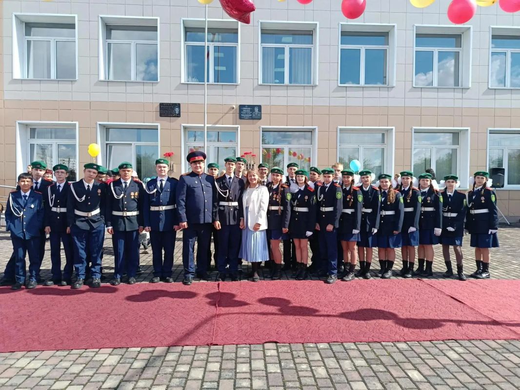 В Новокузнецке сотрудники СК России по Кузбассу приняли участие в торжественной линейке ко Дню знаний В Новокузнецке сотрудники СК России по Кузбассу приняли участие в торжественной линейке ко Дню знаний
