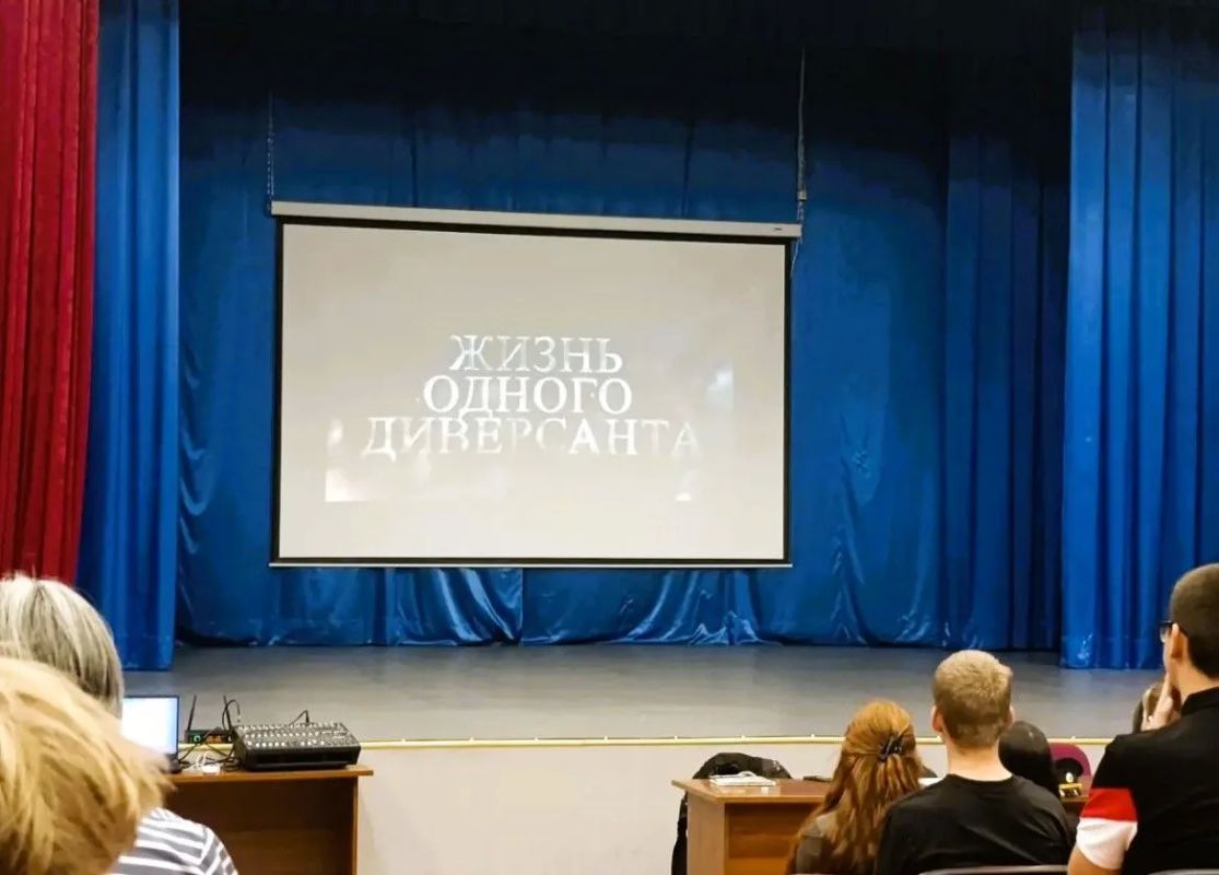 Транспортные полицейские Новокузнецка провели серию встреч с молодежью по вопросам безопасности Транспортные полицейские Новокузнецка провели серию встреч с молодежью по вопросам безопасности