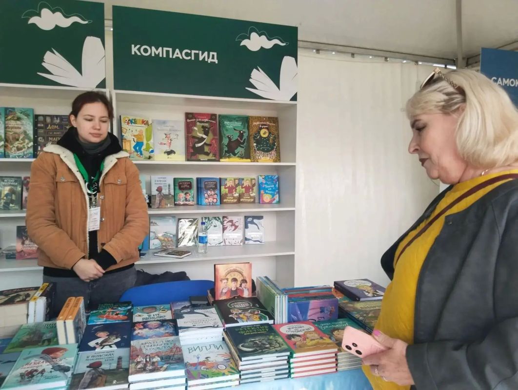 Новокузнецкие библиотекари приняли участие в открытии фестиваля «Книжная площадь» Новокузнецкие библиотекари приняли участие в открытии фестиваля «Книжная площадь»
