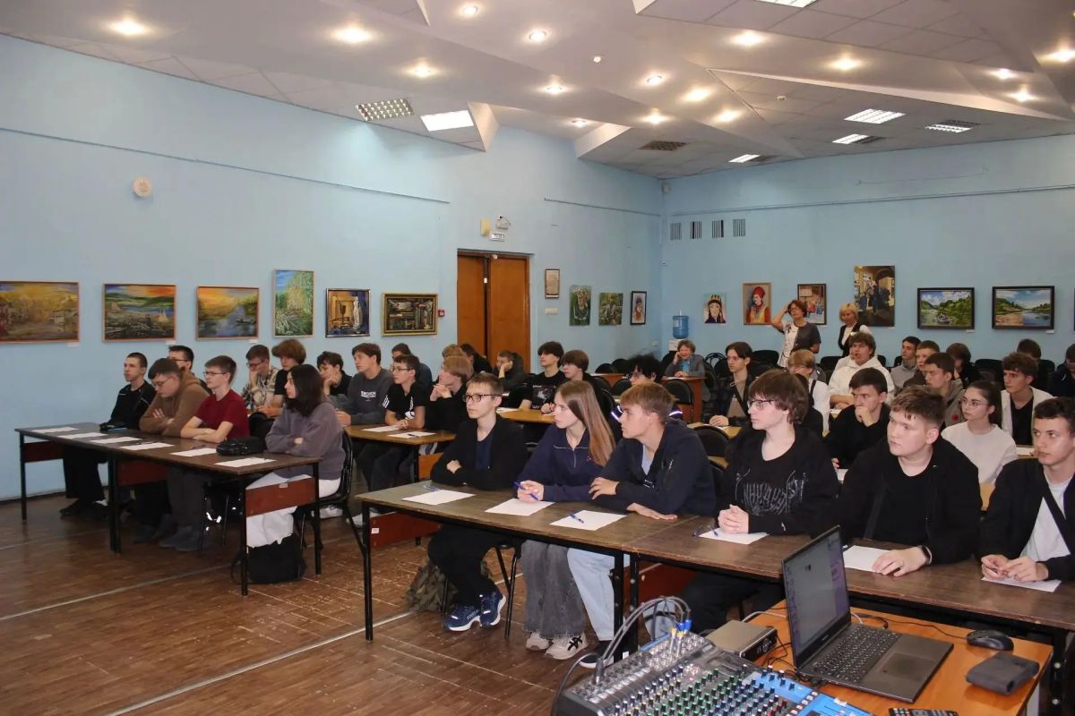 Более 350 новокузнечан написали диктант «Россия - дом народов» Более 350 новокузнечан написали диктант «Россия - дом народов»