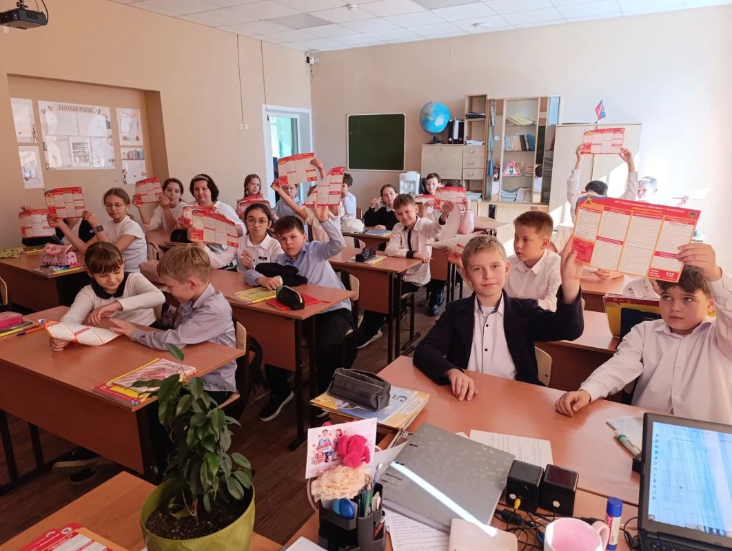 Месячник безопасности в школах Новокузнецка: учим детей действовать правильно Месячник безопасности в школах Новокузнецка: учим детей действовать правильно