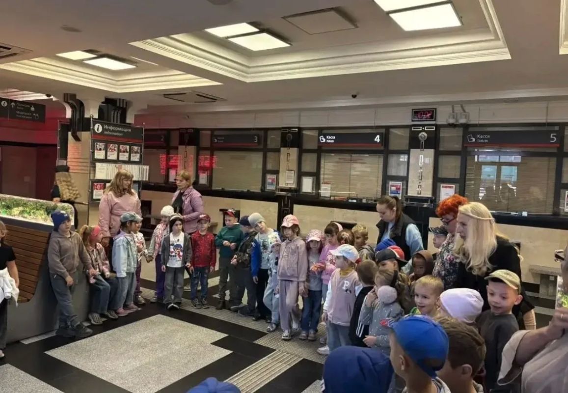В Новокузнецке транспортные полицейские и железнодорожники провели профилактическую экскурсию для дошкольников В Новокузнецке транспортные полицейские и железнодорожники провели профилактическую экскурсию для дошкольников