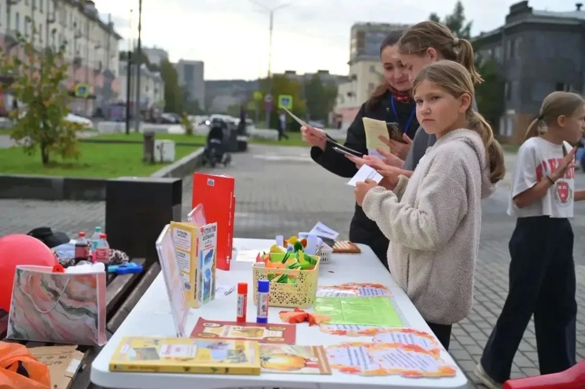 Сегодня на Площади имени Лиханова в Куйбышевском районе прошёл яркий концерт в рамках фестиваля «Кузнецкая осень» Сегодня на Площади имени Лиханова в Куйбышевском районе прошёл яркий концерт в рамках фестиваля «Кузнецкая осень»
