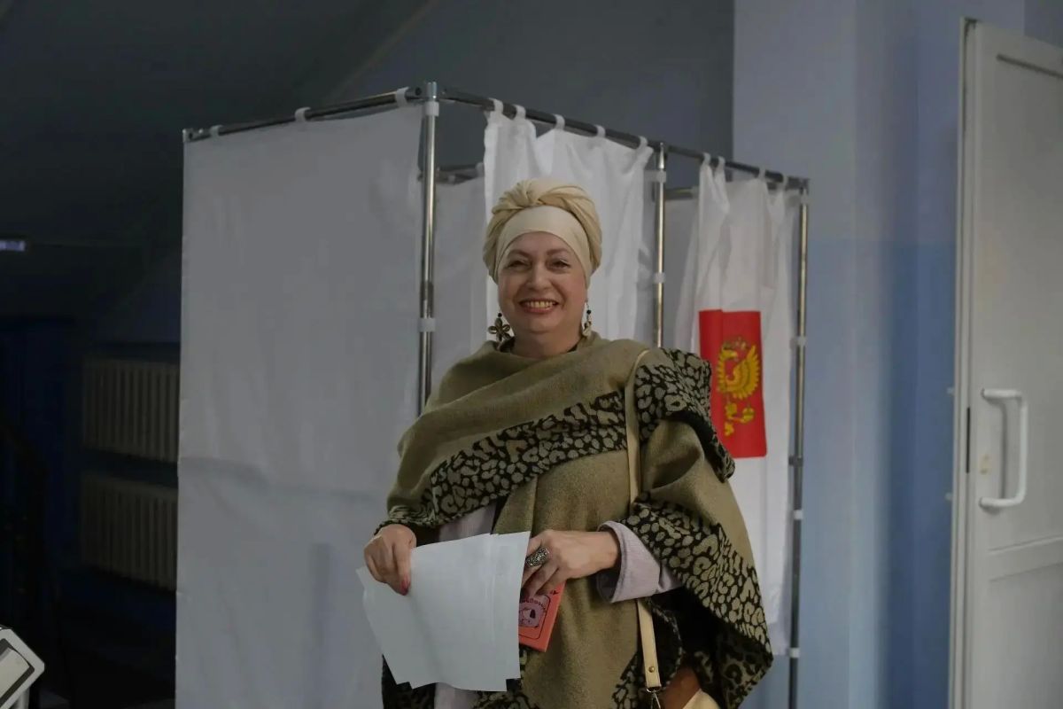 В Новокузнецке проголосовала Елена Павловская – руководитель Центра русского фольклора и этнографии «Параскева Пятница» В Новокузнецке проголосовала Елена Павловская – руководитель Центра русского фольклора и этнографии «Параскева Пятница»