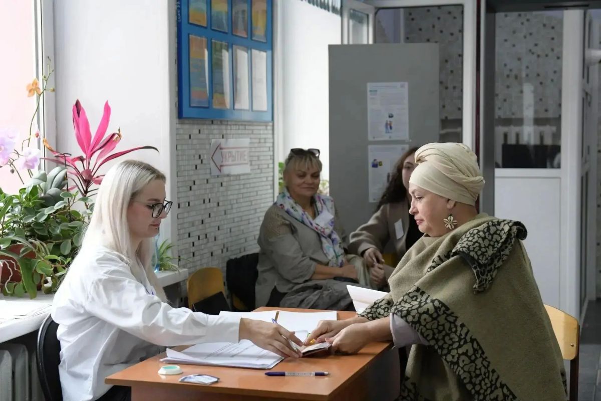 В Новокузнецке проголосовала Елена Павловская – руководитель Центра русского фольклора и этнографии «Параскева Пятница» В Новокузнецке проголосовала Елена Павловская – руководитель Центра русского фольклора и этнографии «Параскева Пятница»
