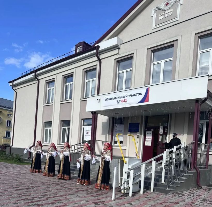 "Вместе мы - Россия!". Городской фестиваль творчества продолжается в Новокузнецке "Вместе мы - Россия!". Городской фестиваль творчества продолжается в Новокузнецке
