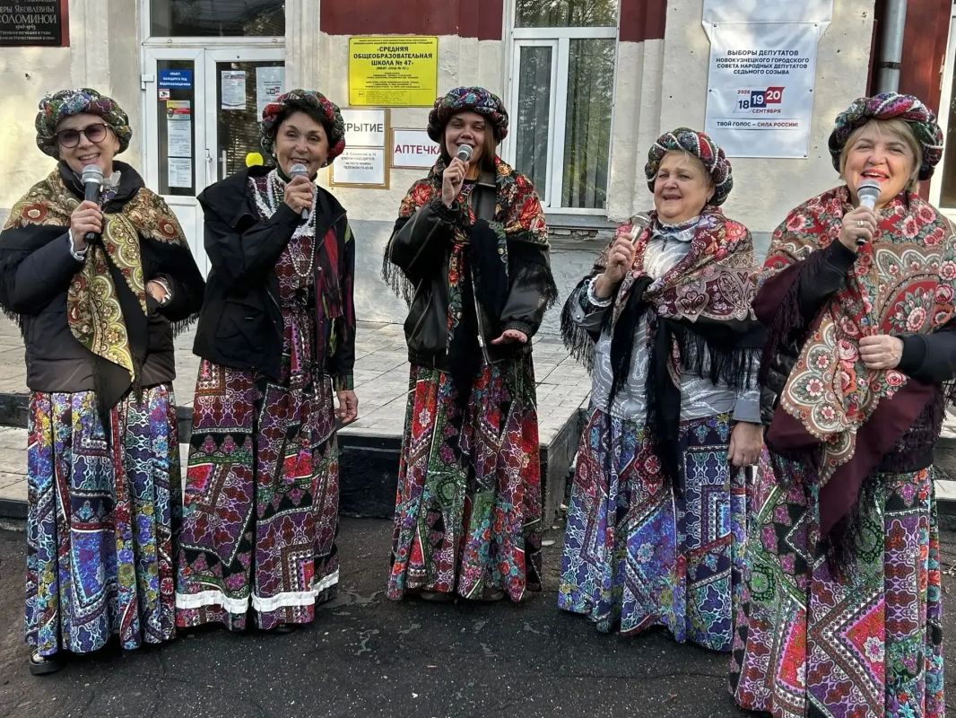 "Вместе мы - Россия!". Городской фестиваль творчества продолжается в Новокузнецке "Вместе мы - Россия!". Городской фестиваль творчества продолжается в Новокузнецке