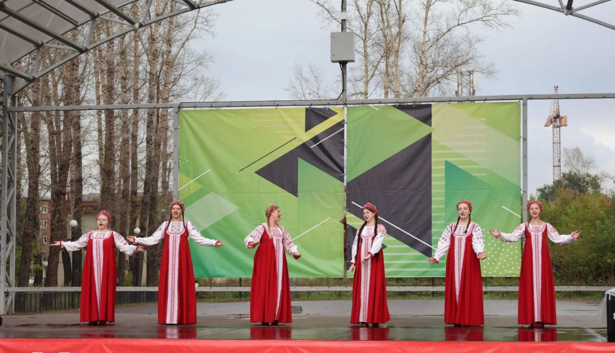 "Кузнецкая осень" в ритме ДК "Алюминщик" "Кузнецкая осень" в ритме ДК "Алюминщик"