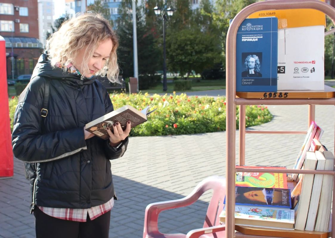28 сентября в сквере им. Н.С. Ермакова состоялось главное книжное событие осени – фестиваль «Книга и город» 28 сентября в сквере им. Н.С. Ермакова состоялось главное книжное событие осени – фестиваль «Книга и город»