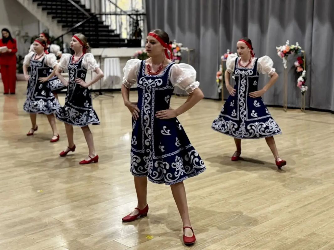 Мы – Сибирские просторы. В досуговом центре «Комсомолец» состоялось открытие выставок Регионального объединения свободных художников «Сибирские просторы» Мы – Сибирские просторы. В досуговом центре «Комсомолец» состоялось открытие выставок Регионального объединения свободных художников «Сибирские просторы»