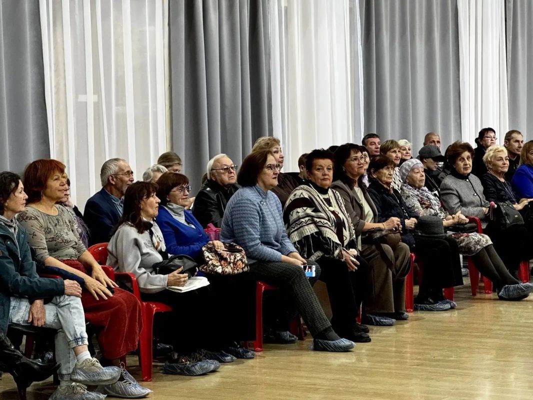 Мы – Сибирские просторы. В досуговом центре «Комсомолец» состоялось открытие выставок Регионального объединения свободных художников «Сибирские просторы» Мы – Сибирские просторы. В досуговом центре «Комсомолец» состоялось открытие выставок Регионального объединения свободных художников «Сибирские просторы»