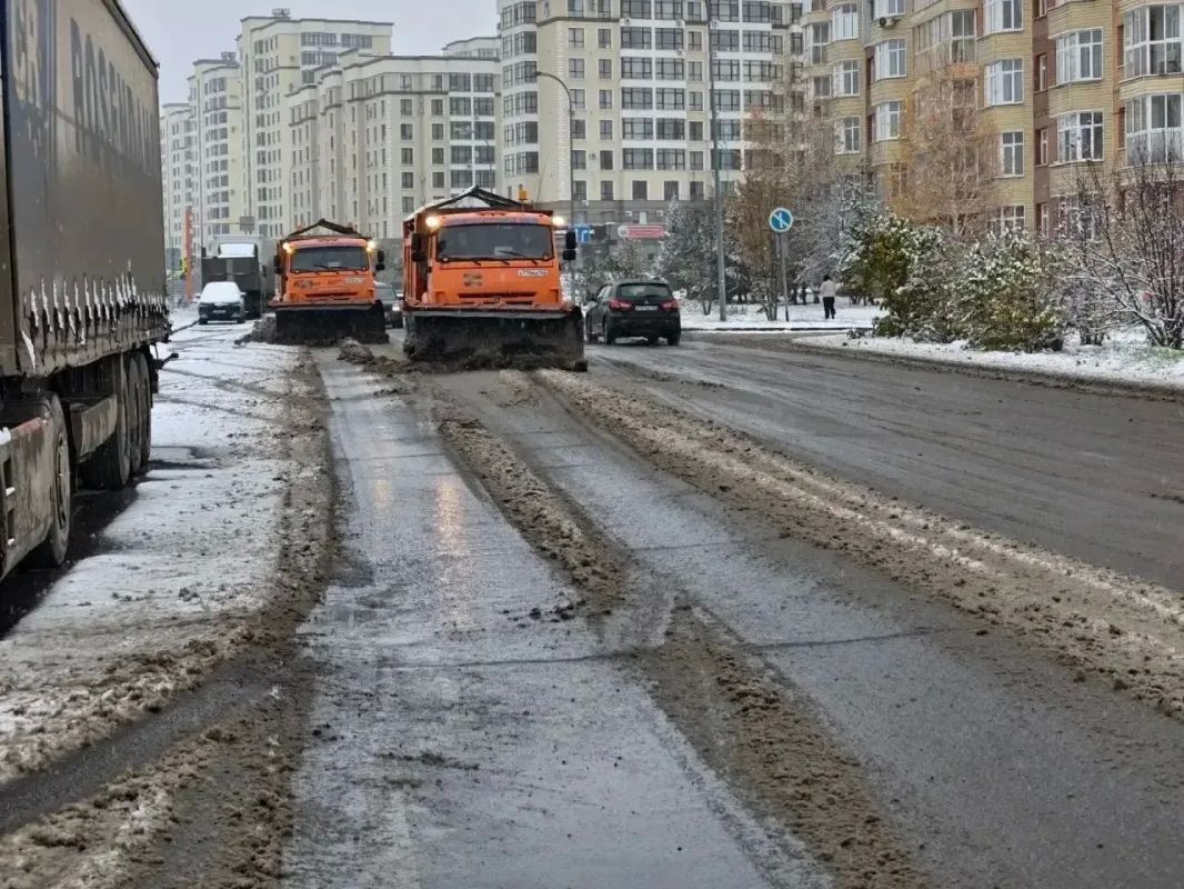 В Кемерове городские службы вышли на уборку улиц во всех районах В Кемерове городские службы вышли на уборку улиц во всех районах