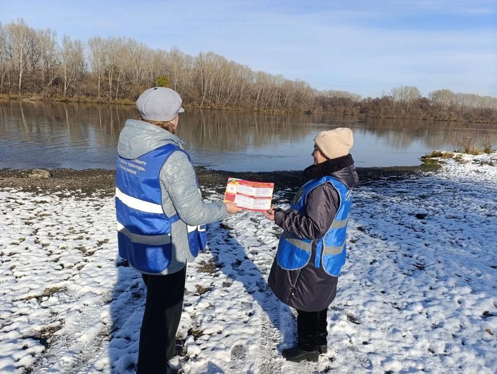 Осторожно, тонкий лёд! В Новокузнецке проверяют водоёмы Осторожно, тонкий лёд! В Новокузнецке проверяют водоёмы