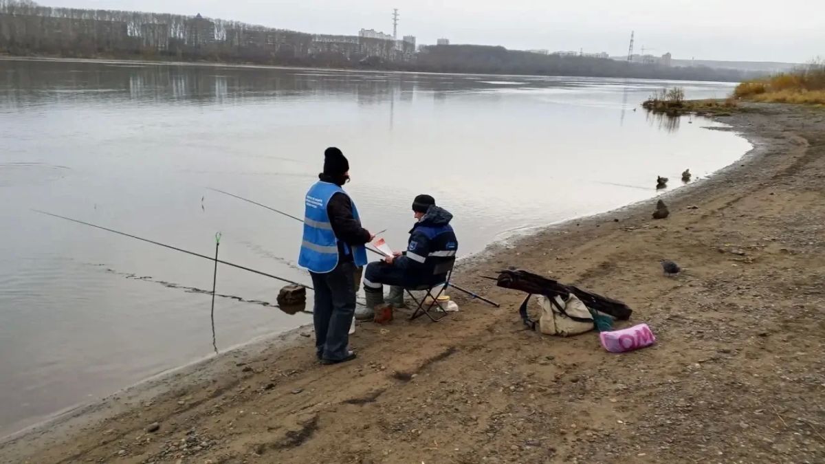 Осторожно, тонкий лёд! В Новокузнецке проверяют водоёмы Осторожно, тонкий лёд! В Новокузнецке проверяют водоёмы