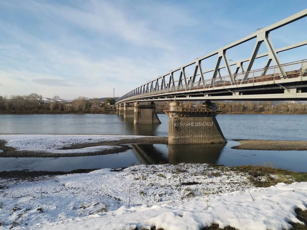 Осторожно, тонкий лёд! В Новокузнецке проверяют водоёмы Осторожно, тонкий лёд! В Новокузнецке проверяют водоёмы