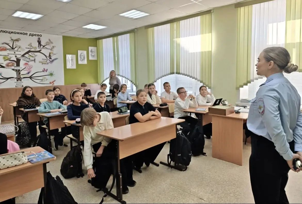 Транспортные полицейские напомнили школьникам, как вести себя на железной дороге во время каникул Транспортные полицейские напомнили школьникам, как вести себя на железной дороге во время каникул
