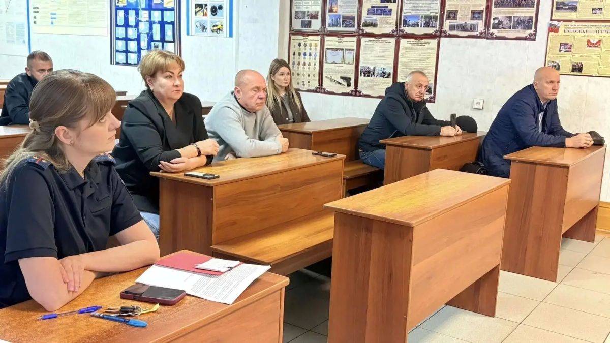В Госавтоинспекции Новокузнецка состоялось совещание по вопросу готовности дорожно-коммунальных служб к зимнему периоду