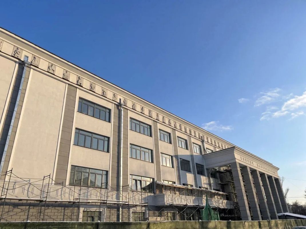 Фасад Дворца культуры металлургов открыли после реставрации