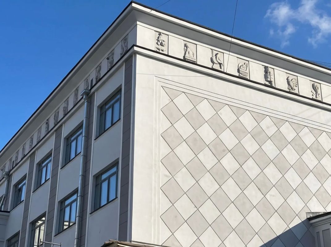 Фасад Дворца культуры металлургов открыли после реставрации Фасад Дворца культуры металлургов открыли после реставрации
