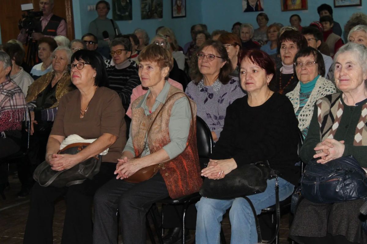 28 октября в Центральной городской библиотеке им. Н.В. Гоголя состоялся вечер памяти «Луч солнца золотого…», посвящённый Муслиму Магомаеву — эстрадному и оперному певцу 28 октября в Центральной городской библиотеке им. Н.В. Гоголя состоялся вечер памяти «Луч солнца золотого…», посвящённый Муслиму Магомаеву — эстрадному и оперному певцу