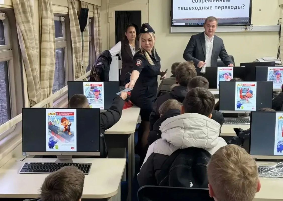 «Агитационный вагон» напомнил школьникам о правилах безопасности на железной дороге «Агитационный вагон» напомнил школьникам о правилах безопасности на железной дороге