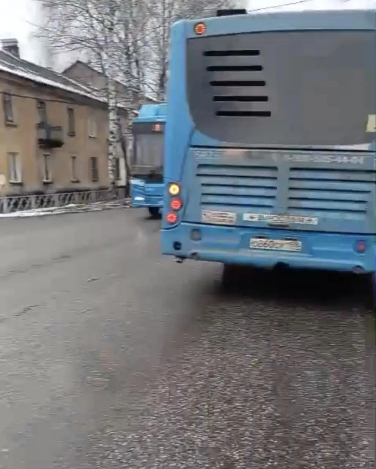 В Новокузнецке за один день два раза обстреляли сразу два автобуса «ПИТЕРАВТО»